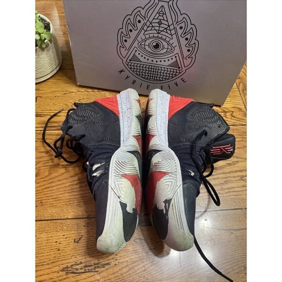 ?size 11- Nike Kyrie 5 Mens Basketball Shoes Black Red BRED main image 7